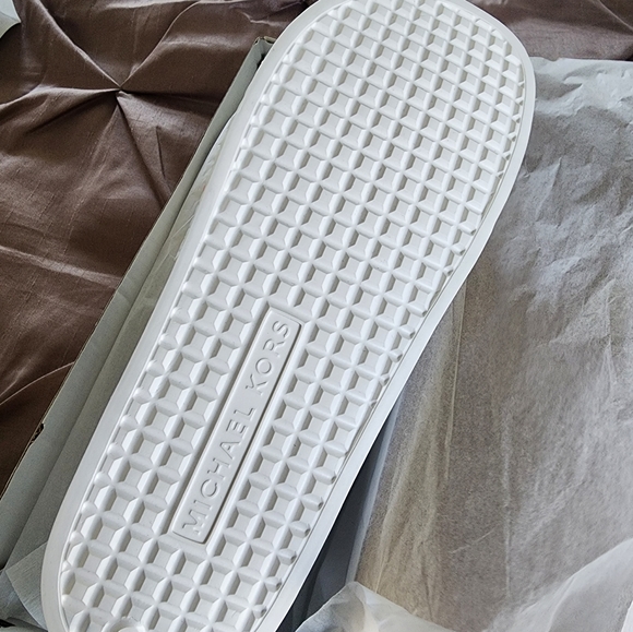Michael Kors Slides - Picture 4 of 5